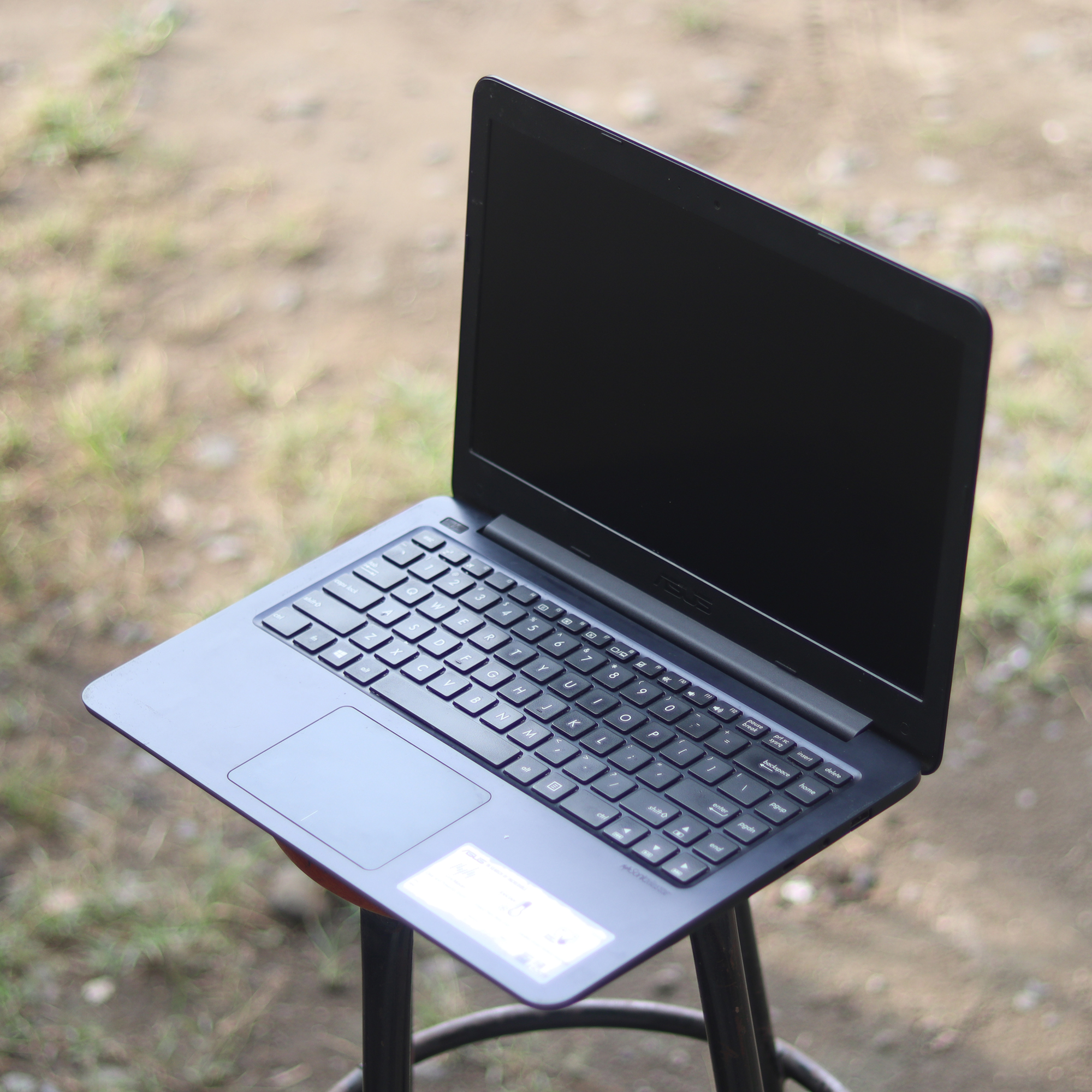 Laptop Asus Vivobook E402WA Slim Ringan Di Bawa Lengkap Tinggal Pakai