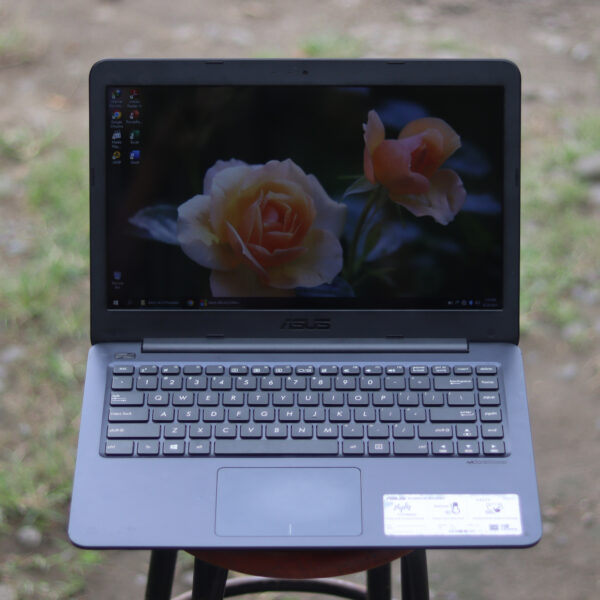 Laptop Asus Vivibook E420YA Slim 4Gb 1000Gb Normal Siap Pakai - Gambar 2