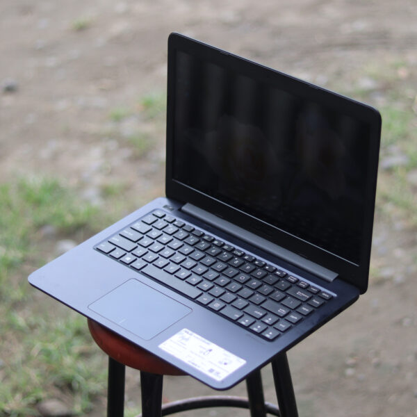 Laptop Asus Vivibook E420YA Slim 4Gb 1000Gb Normal Siap Pakai