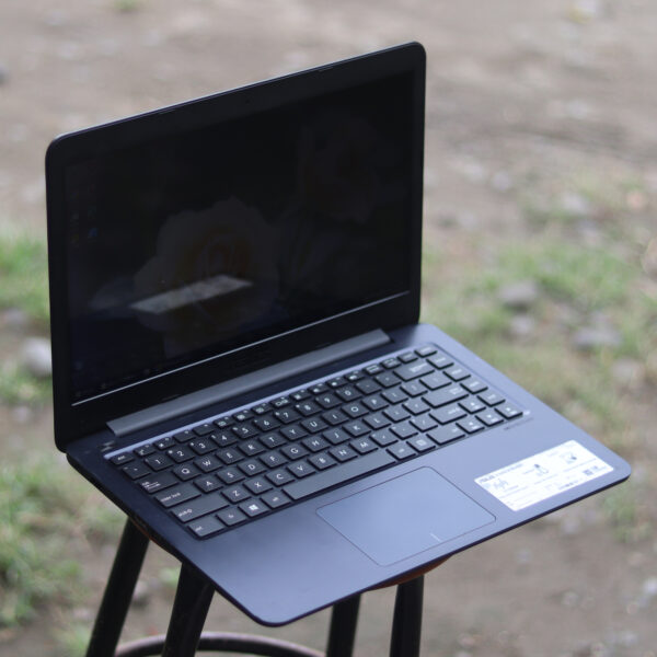 Laptop Asus Vivibook E420YA Slim 4Gb 1000Gb Normal Siap Pakai - Gambar 3
