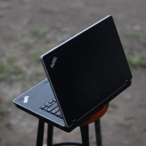 Laptop Lenovo Thinkpad E40 Core i3 Radeon Graphics | Lengkap Siap Pakai Untuk Editing - Gambar 4