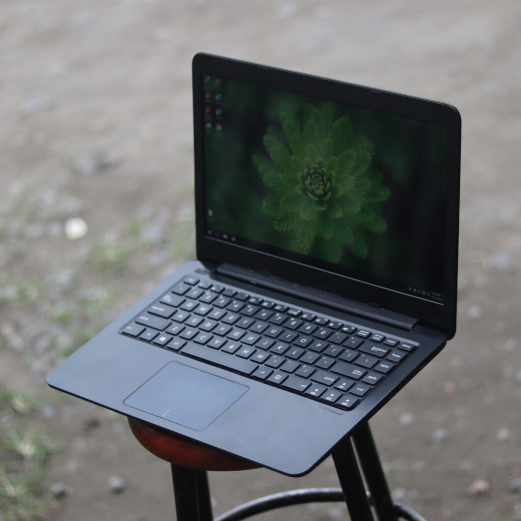 Asus Slim Vivoobook | AMD E26110