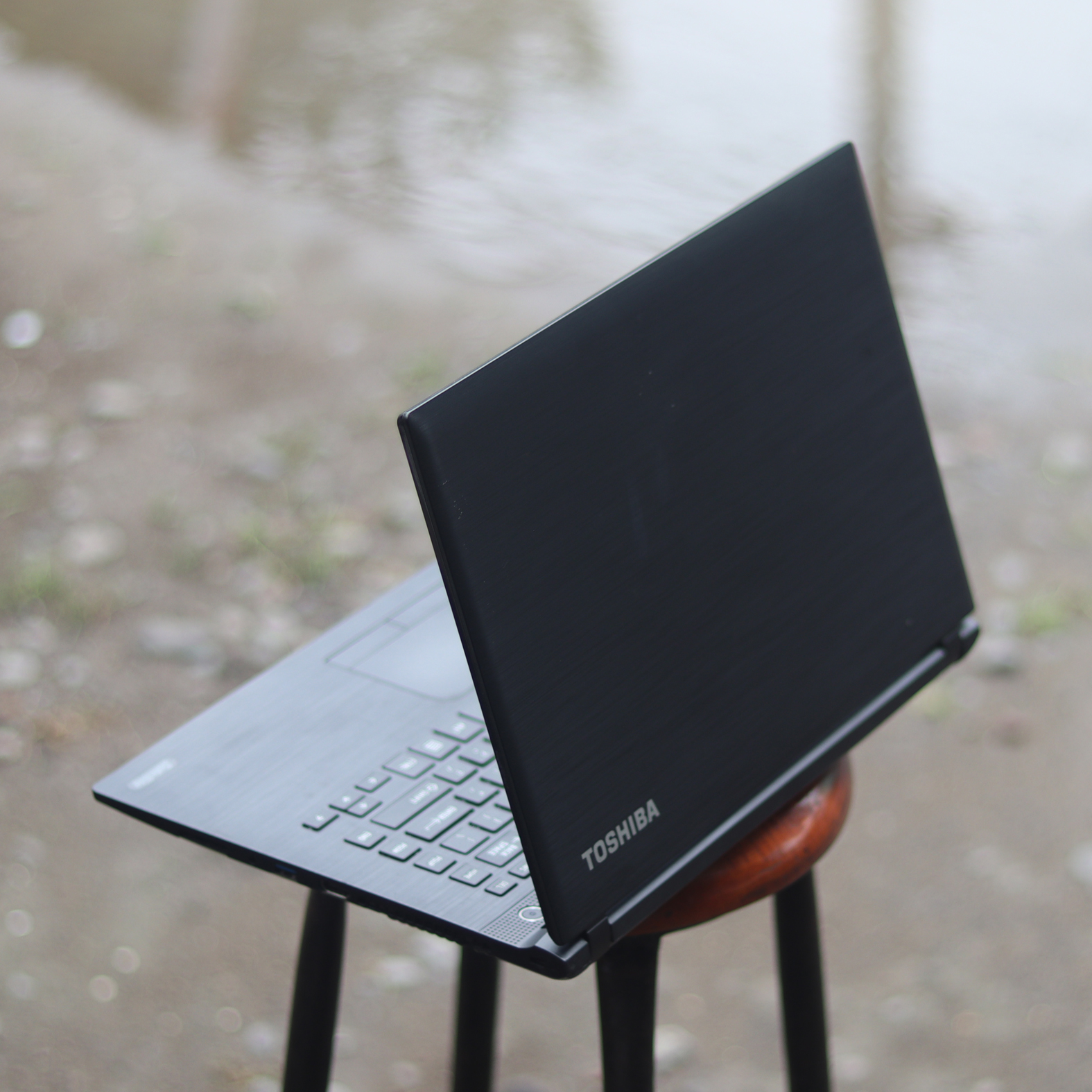 Toshiba C40D AMD A4 | RAM 4GB 1000GB - Gambar 4