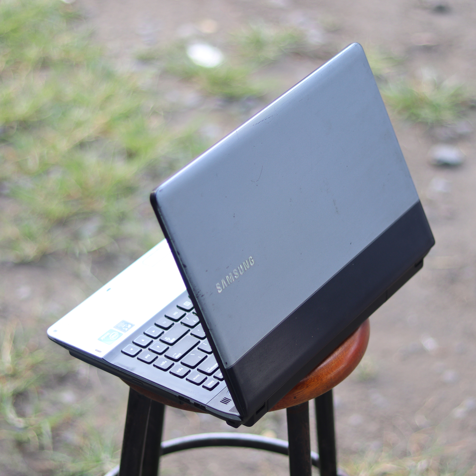 Samsung NP300E 4gb 320Gb Win10 Siap Pakai - Gambar 4