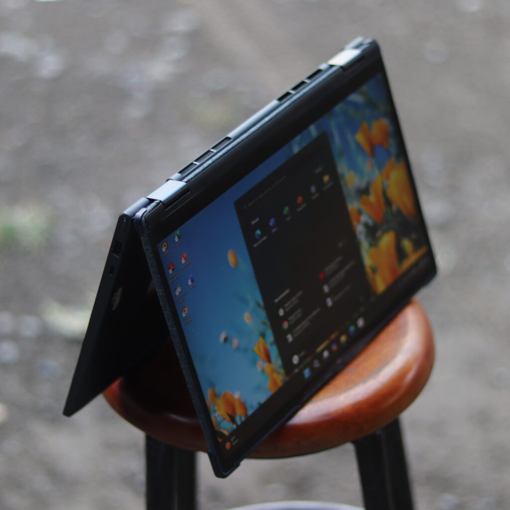 Lenovo Yoga 6 | Ryzen 5 Touch Screen Lipat